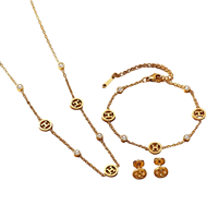 Ensemble de bijoux pour femmes en acier titane plaqué or 18 carats avec petit charme lettre H en strass et cristal, comprenant collier, boucles d'oreilles et bracelet