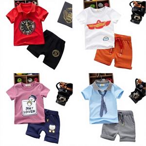 Ensembles de vêtements en coton unisexe pour enfants à prix de gros abordable – Hauts rayés à manches courtes et pantalons à motifs de dessins animés (2 pièces) – Vêtements d'été pour bébés - Product Image 1