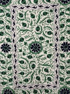 Couverture en coton d'Ouzbékistan brodée à la main, style Suzani, colorée, pour lit ou mur - Product Image 1