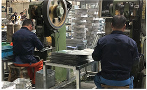 Bacs de recyclage métalliques sur mesure de grande taille pour la collecte de vêtements, le stockage extérieur et les collectes de dons – Bacs de taille personnalisée pour articles en vrac - Product Image 6