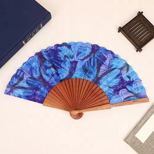 Abanico Plegable de Bambú Pintado a Mano, Estilo Español, con Logotipo Personalizado de Alta Calidad, Abanico Portátil para Regalos Empresariales - Product Image 5