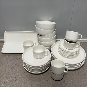 Juego de Vajilla Nórdica de Cerámica de 32 Piezas para Uso Diario, Tazón Moderno para el Hogar con Borde Dorado, Platos Creativos para Frutas, Platos Combinados Creativos - Product Image 6