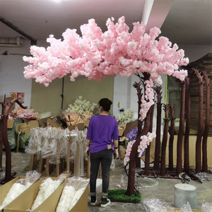 <span class=keywords><strong>Un</strong></span> arbre de fleurs de <span class=keywords><strong>cerisier</strong></span> Sakura étendu pour mariage, arbre de fleurs de <span class=keywords><strong>cerisier</strong></span> artificiel blanc incurvé pour événement, décoration intérieure et extérieure - Product Image 5