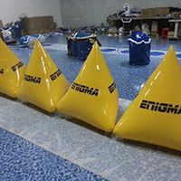 Bouée de natation gonflable en PVC en forme de pyramide triangulaire Zongzi 1m 3kg personnalisable avec logo pour usage en hôtel et complexe hôtelier