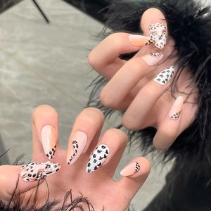 Uñas Postizas Cortas Almendradas Hechas a Mano con Estampado de Leopardo Marrón, Estilo Maillard Ámbar y Nude, Uñas con Patrón Animal Clásico - Product Image 3