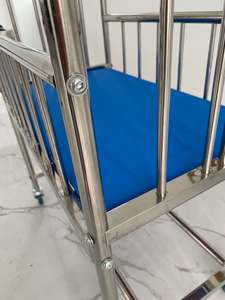 Cama de bebé usada de acero inoxidable con colchón - Product Image 2