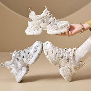 Sandales sneakers plateforme en maille découpée ornées de strass, pour <span class=keywords><strong>femme</strong></span>, légères, à semelle épaisse, style streetwear, pour la marche - Product Image 3