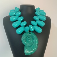 Nouveau collier ras du cou en perles acryliques colorées sur le thème de l'océan avec pendentif coquillage
