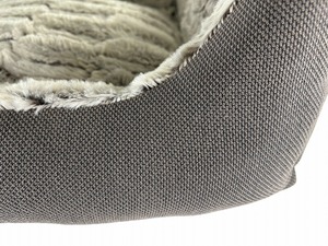 Langlebiges Sofa-Stoff Hundebett Quadratisch Vorrätige Hundebetten Wendbare Haustierbetten - Product Image 3