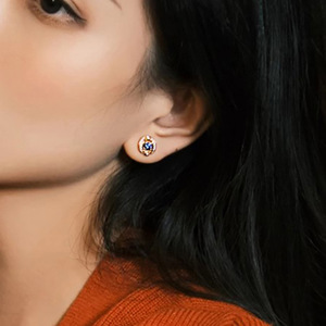 Orecchini a Perno Ispirati all'Occhio Blu Geometrico, Scintillanti con Micro-Incastonature, Elegante Gioiello da Donna, Regalo di Moda - Product Image 4