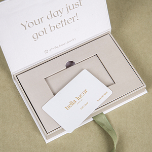 Scatola per Carte Regalo Personalizzata di Lusso con Chiusura Magnetica e Logo in Lamina d'Oro, Porta Carte <span class=keywords><strong>VIP</strong></span> in Cartone - Product Image 1