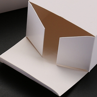 Boîtes d'expédition en carton Boîtes postales blanches pour les commandes en ligne Emballage et stockage
