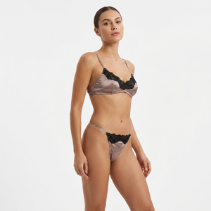En gros Culottes string pour femmes en satin et soie glacée, à bordure en dentelle, à fines bretelles, taille basse, lingerie sexy dos en T pour le sport et le yoga - Product Image 3