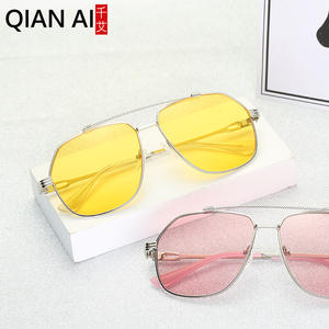 Lunettes de soleil irrégulières Qian Ai, monture dorée, verres en acrylique, unisexe, protection UV 100 % pour la conduite et la mode - Product Image 2