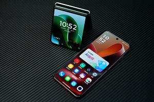 Nuevo Moto <span class=keywords><strong>Razr</strong></span> 60 Ultra, Pantalla OLED de <span class=keywords><strong>7</strong></span>.0'' y 165 Hz, Cámara de 50 MP, Batería de 4700 mAh, Carga de 68 W, Snapdragon 8 Elite, Android 15, Teléfono Plegable 5G - Product Image 5