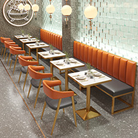 Table à manger rectangulaire de luxe légère en acier inoxydable et marbre avec chaises, idéale pour restaurants et bars
