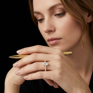 Impresionante Anillo de Compromiso y Boda Ovalado de Diamante Cultivado en Laboratorio en Oro Rosa de 0.74 Quilates con Banda Alternante de Marquesa, Elegante Joyería Nupcial - Product Image 1