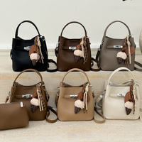 Mini sac à main en forme de seau avec pendentif, sac bandoulière en PU à sangle réglable pour femmes, usage quotidien