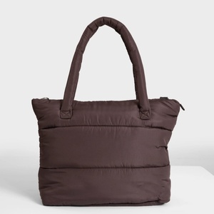 Sac de voyage matelassé en nylon imperméable de qualité supérieure OEM, <span class=keywords><strong>couleur</strong></span> unie, avec fermeture éclair et broderie, sac à bandoulière pour femme, sac fourre-tout matelassé - Product Image 1