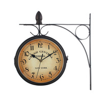 Horloge de station rétro double face en fer forgé d'aspect antique Lustre à quartz Tenture murale Horloge murale classique