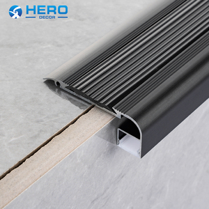 Perfil de Escalón Moderno Hero Metal Antideslizante con Iluminación LED y Construcción de Aluminio para Aplicaciones en Teatros - Product Image 3