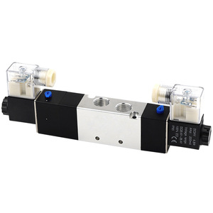 Válvula Solenoide de Cinco Vías y Tres Posiciones 4V330-08-10 DC24V, Tamaño de Puerto de 1/2 Pulgada, Parada Central y Sellado - Product Image 1