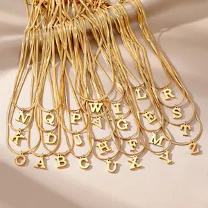 Delicado impermeável 18K ouro vácuo chapeado 316 aço inoxidável inicial carta pingente colar com correntes cobra