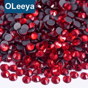 OLeeya Vente directe d'usine en gros Strass thermocollants en verre pour accessoires de robes et costumes - Product Image 1