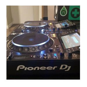 Último Set de DJ Pioneer - 2 Reproductores CDJ-2000 Nexus2 NXS2 + 1 Sistema de Mezclador Profesional DJM-2000 Nexus - Product Image 1