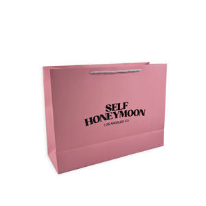 Sacs shopping en papier rose personnalisés avec impression noire - Emballage de luxe pour les marques de vêtements et de beauté - Product Image 2