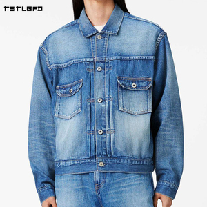 Chaqueta de mezclilla vintage para hombre, con lavado desgastado, efecto descolorido irregular, bolsillos dobles con parche, corte cropped, hombros caídos, estilo oversized, tipo trucker. - Product Image 1