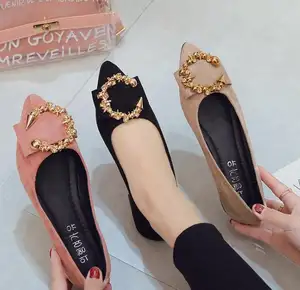 लोकप्रिय नई फैशन बताया पैर की अंगुली महिलाओं फ्लैट जूते महिलाओं को सुंदर धातु बकसुआ महिला जूते