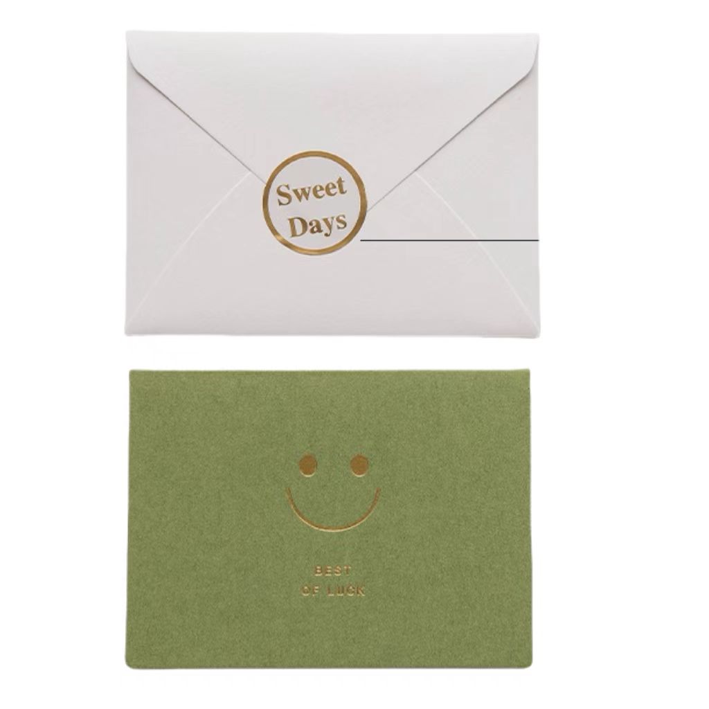 D 1 carte de vœux + 1 enveloppe + 1 autocollant /ensemble