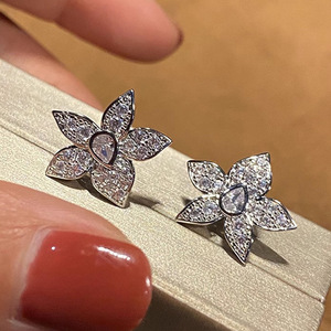 Orecchini a Perno Geometrici a Goccia Floreale per Donne, Stile Fresco da Giardino, Gioielli Delicati alla Moda - Product Image 2