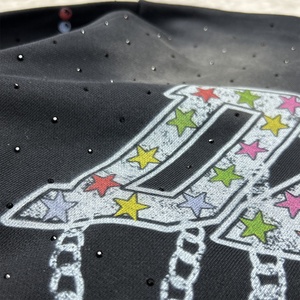 Sweat à capuche surdimensionné en coton imprimé noir personnalisé pour homme, style streetwear, en molleton bouclette avec strass, effet délavé à l'acide - Product Image 4