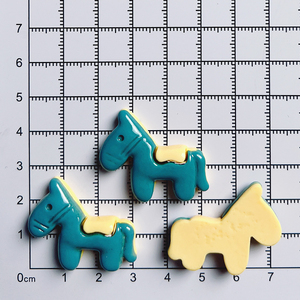 Mini-breloques en résine en forme de cheval, adorables ornements de poney de dessin animé, accessoires de bijoux faits main pour boucles d'oreilles, bracelets, Noël, Halloween - Product Image 3