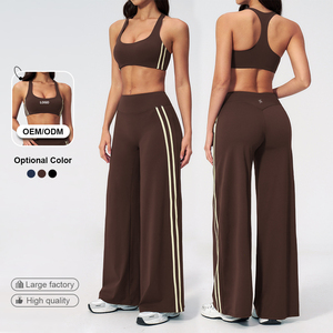 Ensemble de yoga deux pièces : pantalon large à double bande latérale personnalisée et soutien-gorge de sport à col rond taille haute avec contrôle du ventre - Product Image 1