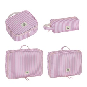 Lot de sacs de rangement de voyage en polyester rayé, cubes de rangement portables pour bagages, trousse de maquillage avec étiquette et logo - Product Image 1