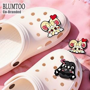 BLUMTOO Co-Brand Adorables Breloques <span class=keywords><strong>de</strong></span> Chaussures en PVC Rose et <span class=keywords><strong>Noir</strong></span>, Accessoires <span class=keywords><strong>de</strong></span> Sabots Kawaii, Tendance pour Enfants et Adultes - Product Image 2