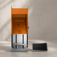 Máquina de Marcado Láser UV Vmyth Genesis-U 5W 355nm, Interior 60*60*90mm y Superficie 70*70mm, Sistema Operativo THMG, Semiautomática para Vidrio y Cristal