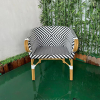 Ensemble de mobilier d'intérieur 3 pièces en rotin Acapulco Chair Egg Chair With Glass Table de jardin d'extérieur