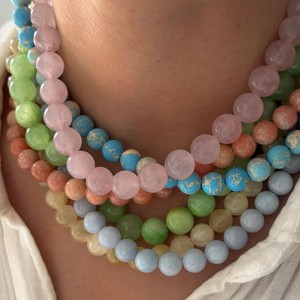 Collana di Perle in Pietra Naturale 8-10mm, Collana di Perle Rotonde Colorate, <span class=keywords><strong>Gioielli</strong></span> in Acciaio Inossidabile PVD, Regalo per Donne - Product Image 1