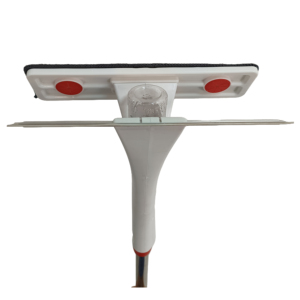 Comodo tergicristallo multifunzione con flacone Spray a manico lungo e raschietto per la pulizia del vetro - Product Image 1