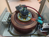 Régulateur de tension automatique monophasé 1kVA TND/SVC SVC LED 50Hz à commande par servomoteur, stabilisateur 220V AC industriel
