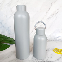 Bouteille d'eau isotherme personnalisée en acier inoxydable, grande et fine, 750 ml, pour filles, avec revêtement en caoutchouc et logo personnalisé, pour boissons chaudes et froides