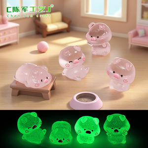 Adorables cochonnettes lumineuses DIY pour décoration de maison de poupée, petites décorations de bureau ou de voiture en résine - Product Image 1