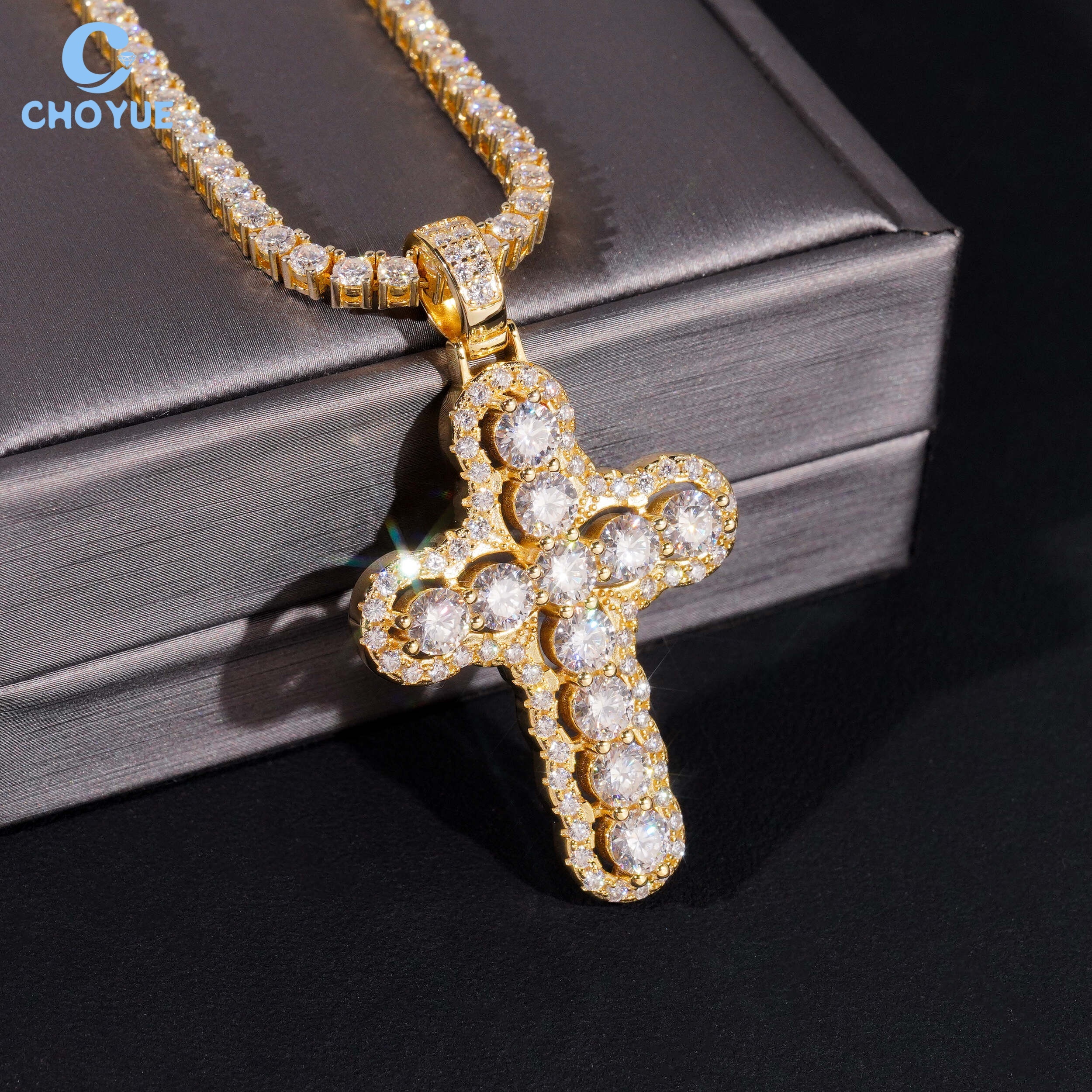 Gold white moissanite