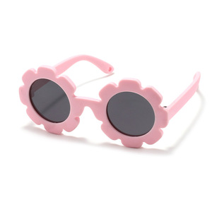 Vendita calda Logo personalizzato pieghevole flessibile TPEE polarizzati bambino <span class=keywords><strong>occhiali</strong></span> <span class=keywords><strong>da</strong></span> <span class=keywords><strong>sole</strong></span> con lenti Tac con disegno floreale - Product Image 1