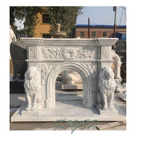 Magnifique décoration de salon de villa, cheminée en marbre blanc français sculpté à la main, entourage de cheminée en pierre naturelle, colonne romaine