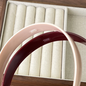 عصابة رأس كلاسيكية جديدة بأسلوب فرنسي من الأسيتات بطول 14 سم، متعددة الألوان، مضادة للانزلاق، بتصميم بسيط لغسل الوجه - Product Image 6